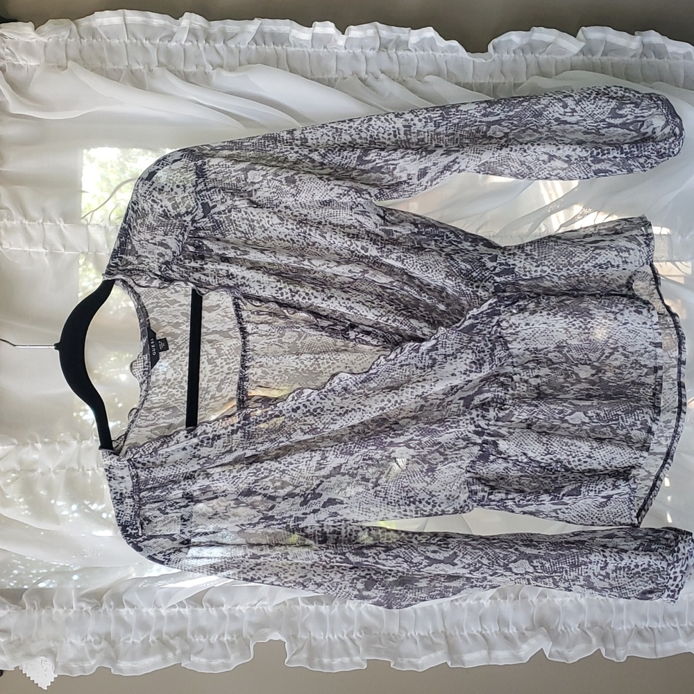 GUESS Black and White Ruffle Top  XS